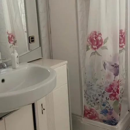 Serena E Tranquilla Casa Vacanze In Centro Апартаменты *